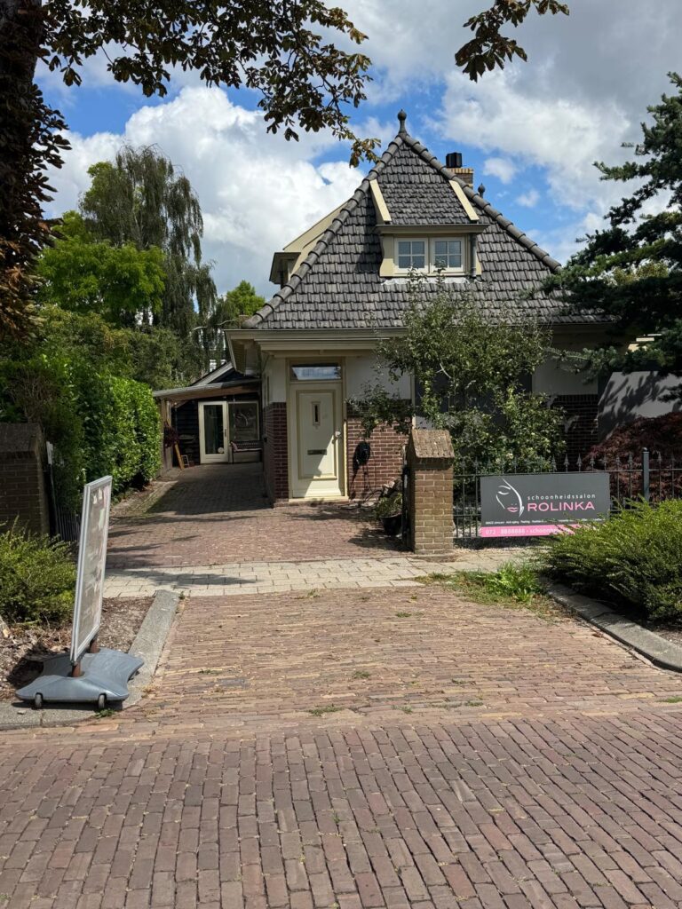 Voorkant schoonheidssalon Rolinka